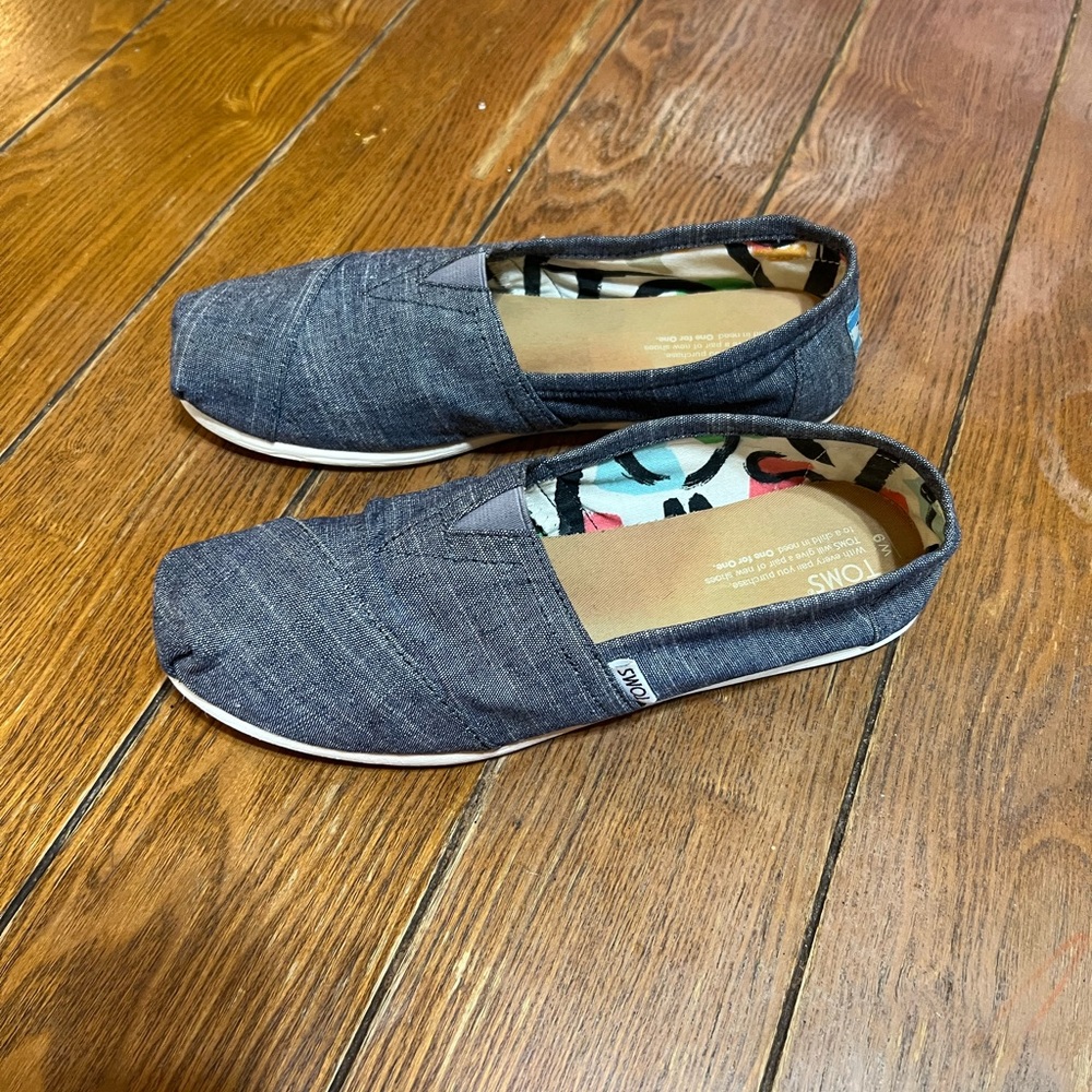 TOMS shoes